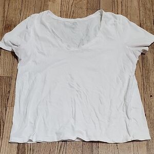 Old Navy White V-Neck Short Sleeve Tee